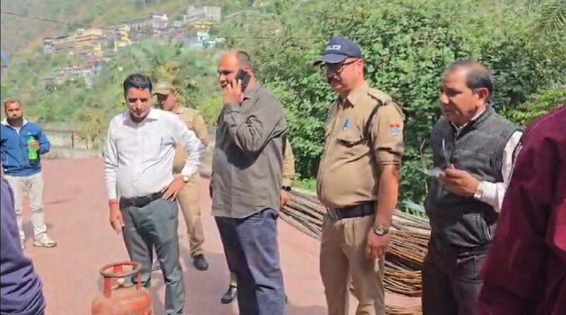 कर्णप्रयाग चमोली गैस निरीक्षण: गोदाम और होटलों में छापा, सिलेंडर जब्त 1